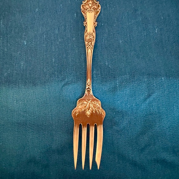 GORGEOUS! CHARTER OAK Roger Bros Meat or Serving Fork 1906 Silverplate - Picture 2 of 12